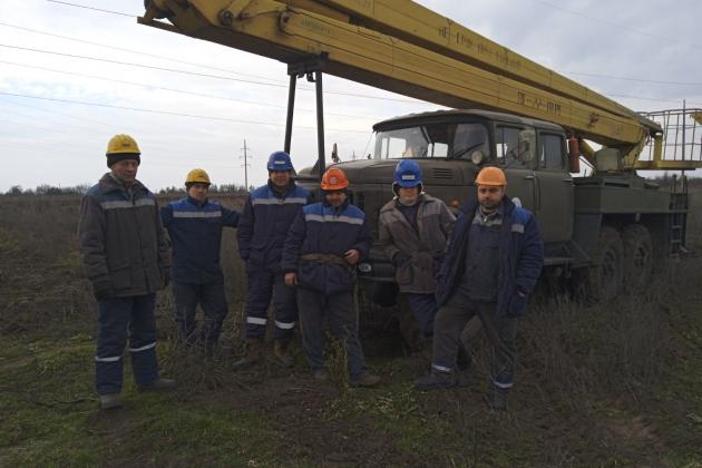 «Черкасиобленерго» допомагають «Миколаївобленерго» у відновленні електромереж