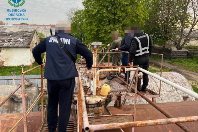 На Львівщині «накрили» підпільний завод з виробництва нафтопродуктів