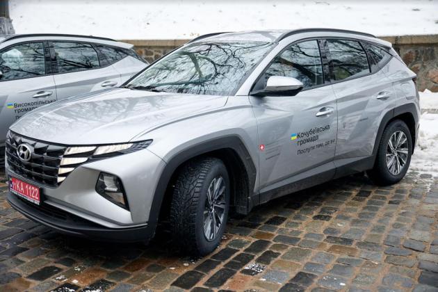 Швейцарія передала Мінцифрі 7 автомобілів для роботи мобільних ЦНАПів на Херсонщині