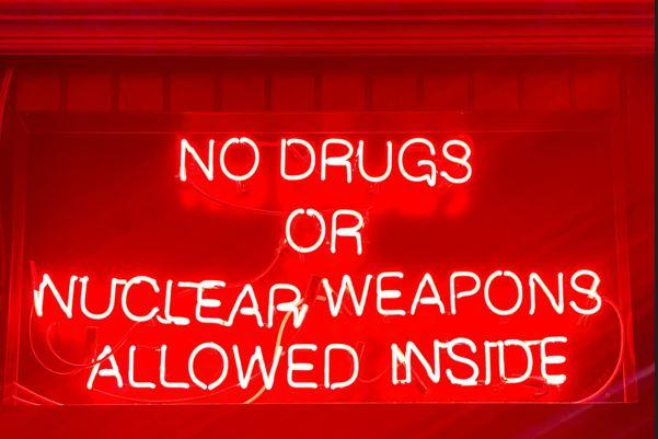 Бомба, атом і влада, яка не краде