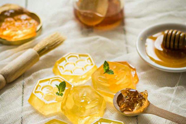 ЛОЖКА МЕДУ У БОЧЦІ ДЬОГТЮ ТА ПОКРАЩЕННЯ РОЗРАХУНКІВ ІЗ «ЗЕЛЕНИМИ»