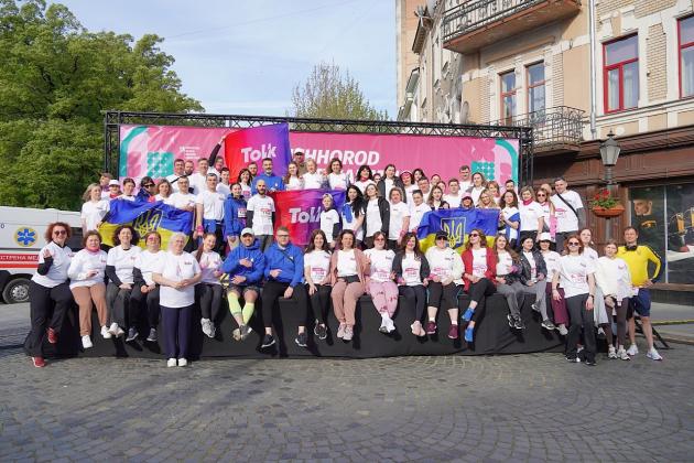 112 учасників, 115 000 грн для ЗСУ: Tolk взяв участь в Uzhhorod Half Marathon 2026 як найбільша команда півмарафону      